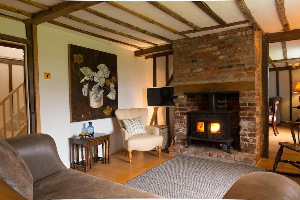 Navigation Cottage On The Historic Sea Lock Overlooking The Nature Reserve Maldon Exterior photo